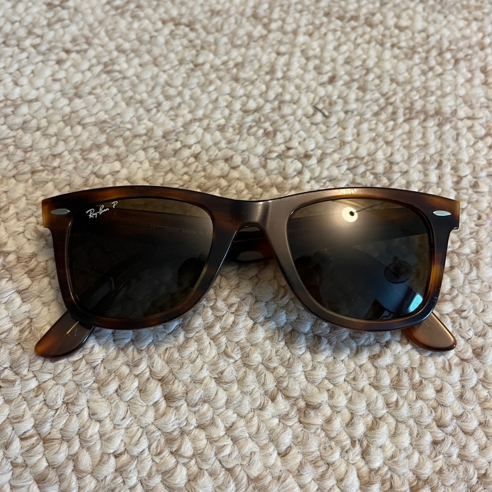 Ray-Ban Wayfarer polarized sunglasses in tortoise